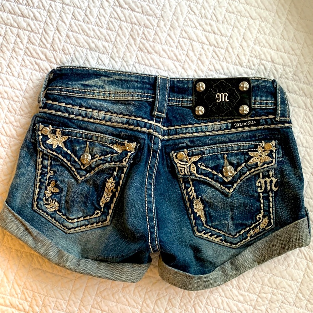 Denim Miss Me shorts - Size 25